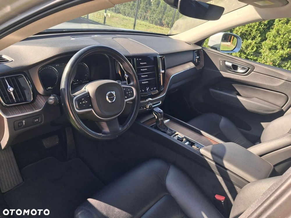 Volvo XC 60 B5 B AWD Momentum Pro - 10