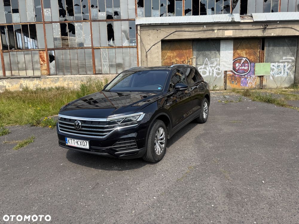 Volkswagen Touareg - 1