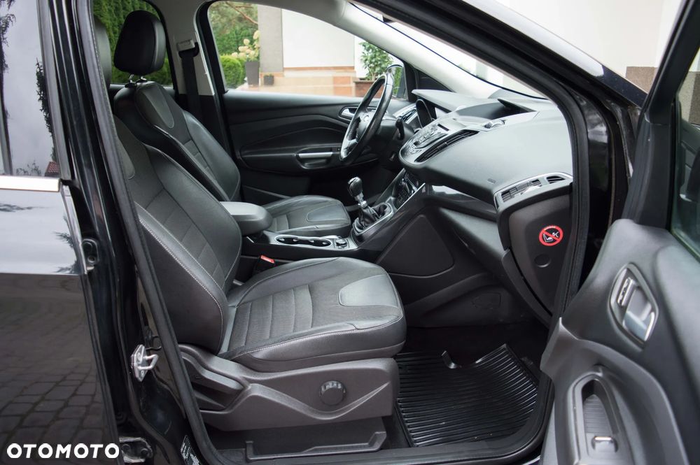 Ford Kuga 2.0 TDCi 2x4 Titanium - 29