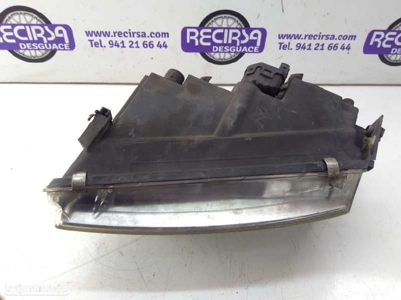 FAROL DIREITO VOLKSWAGEN PASSAT 1999 -3B0941018M - 1