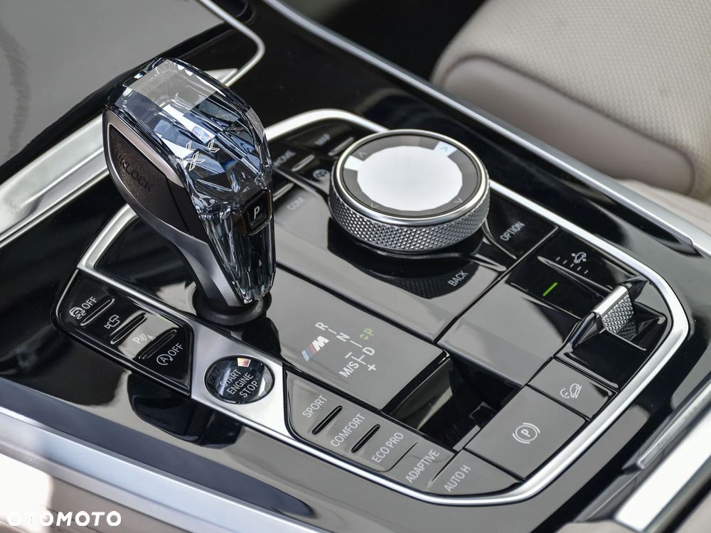 BMW X5 M50i - 10