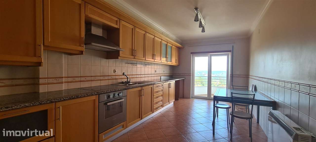 Apartamento T3 Telheiro, Leiria - Grande imagem: 2/17
