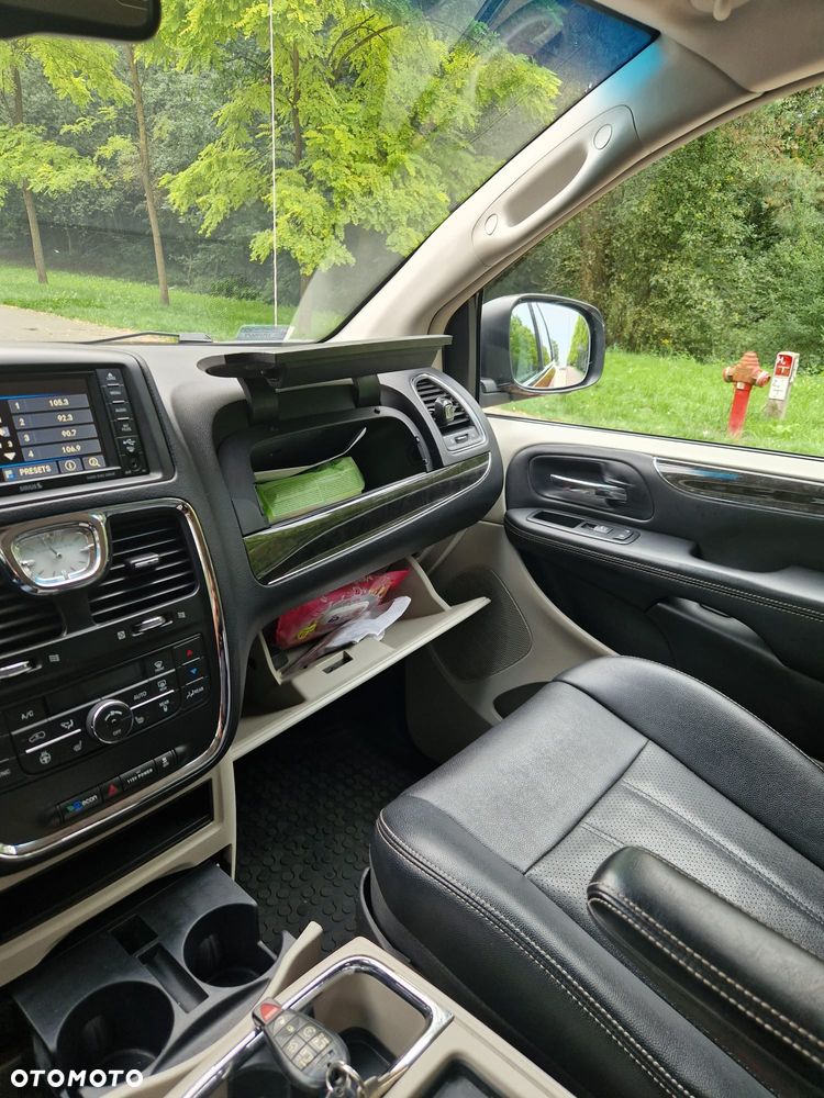 Chrysler Town & Country 3.6 Touring - 11