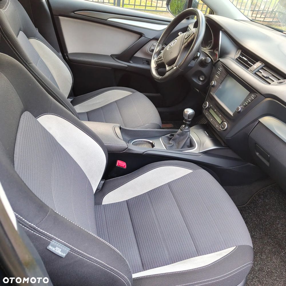Toyota Avensis 2.0 D-4D Premium - 8