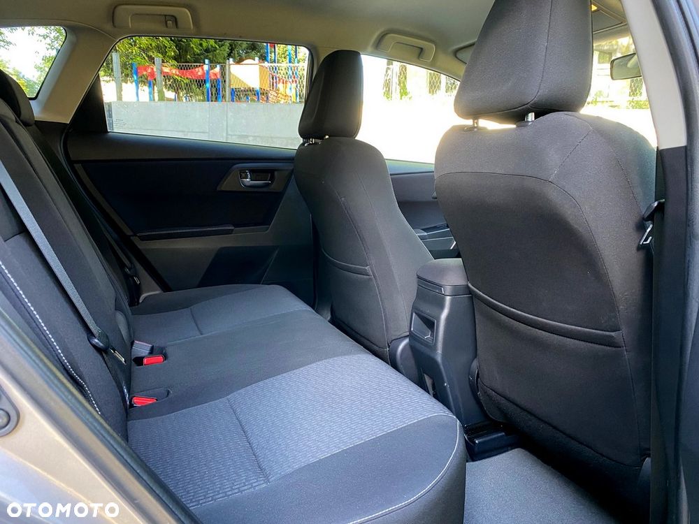 Toyota Auris 1.6 Prestige - 10