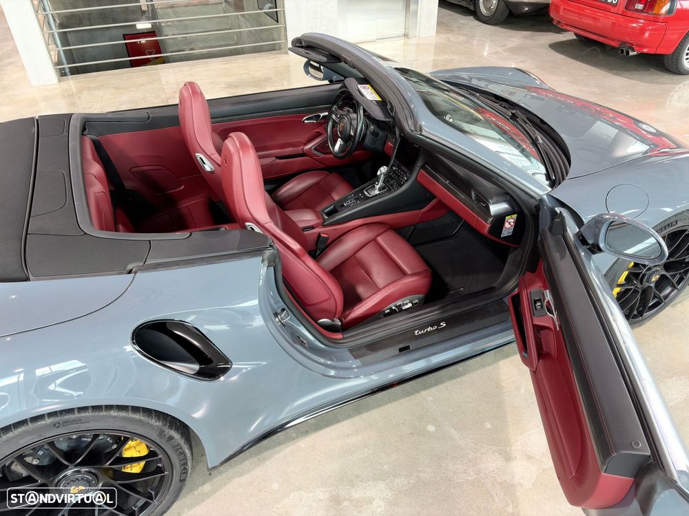 Porsche 911 (991) Turbo S Cabriolet - 24