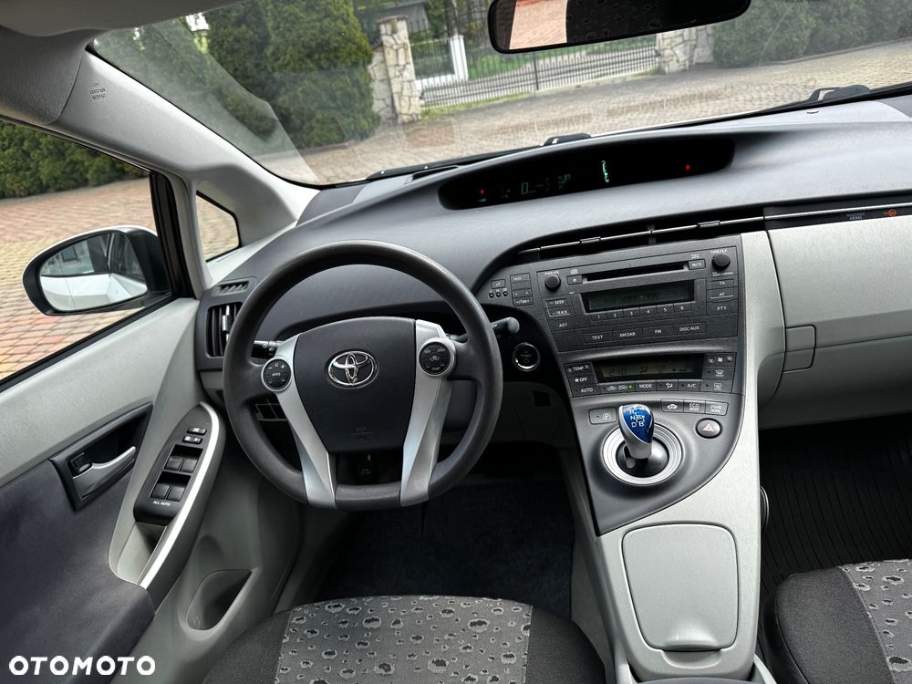 Toyota Prius 1.8 HSD Prestige - 12