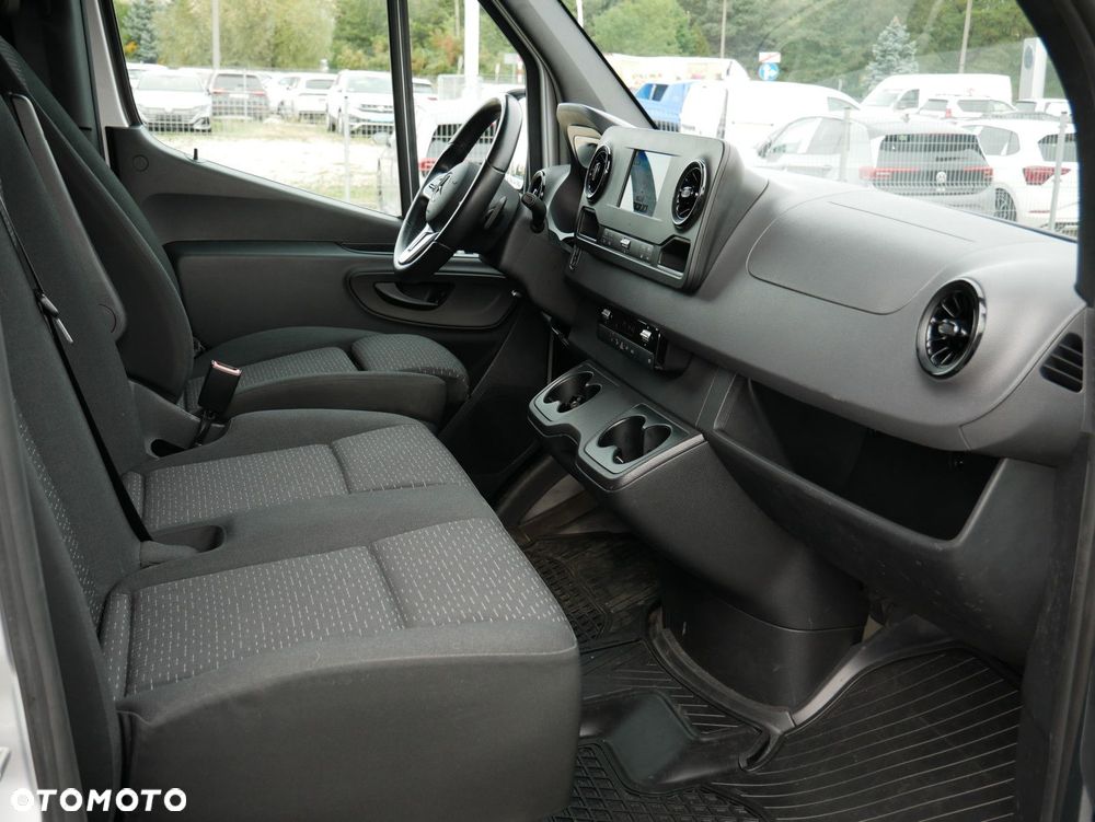 Mercedes-Benz Sprinter - 9