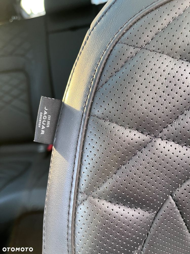 Jaguar F-Pace P250 AWD R-Dynamic S - 14