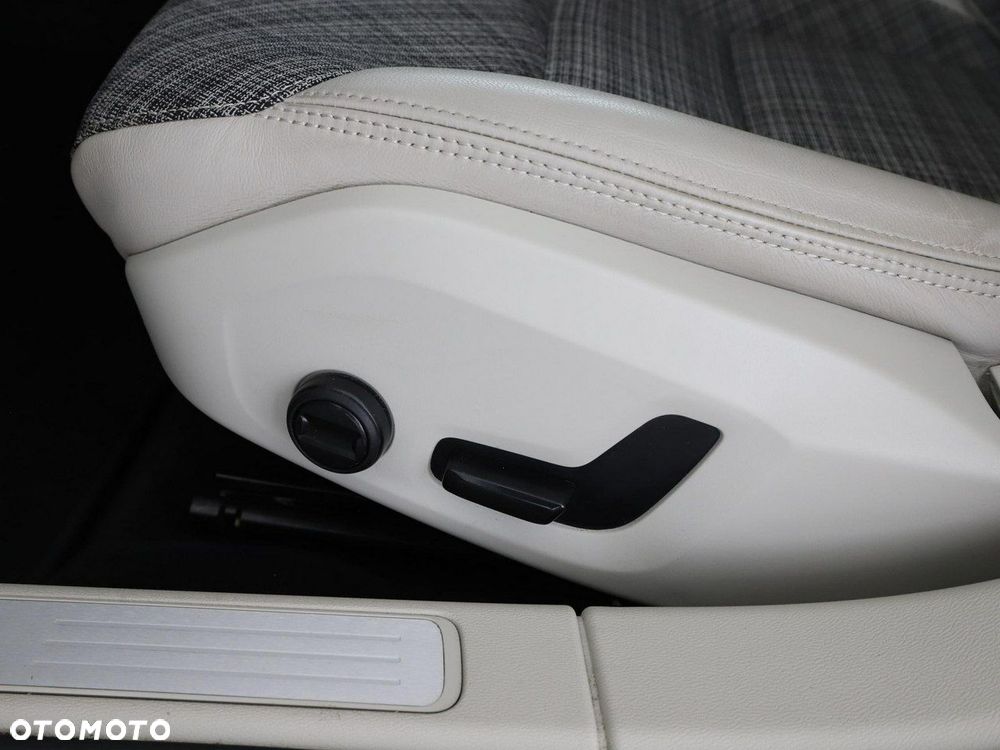 Volvo V60 B4 D Geartronic Momentum Pro - 39