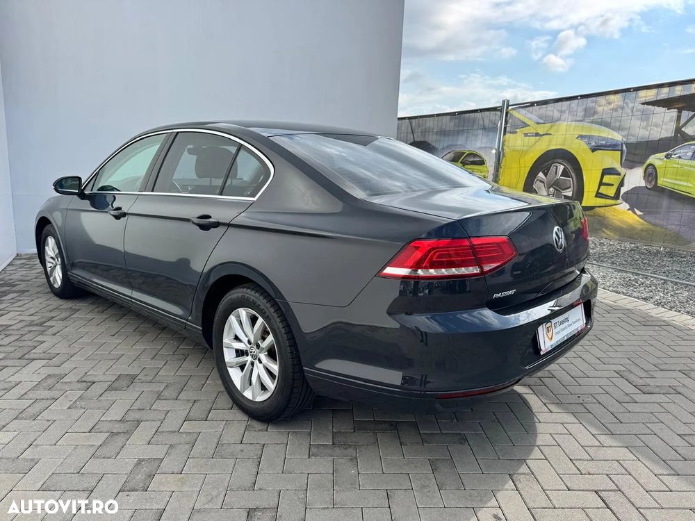 Volkswagen Passat - 4