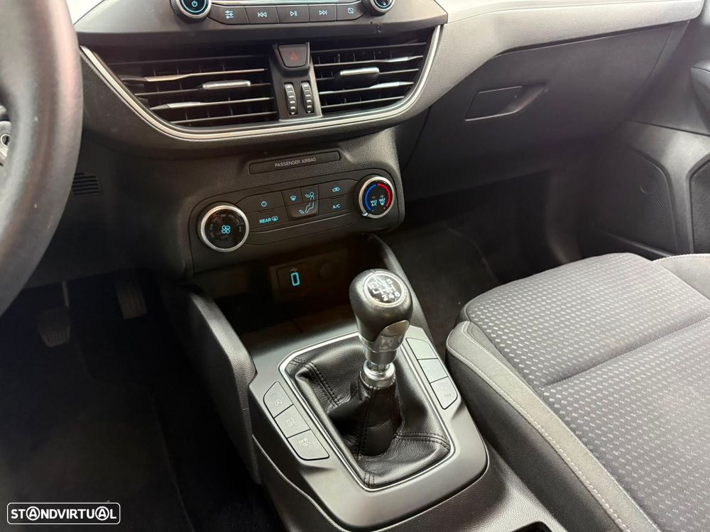 Ford Focus SW 1.5 TDCi EcoBlue Business - 29