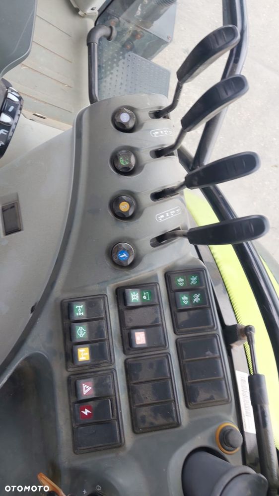 Claas ARION 620 - 12