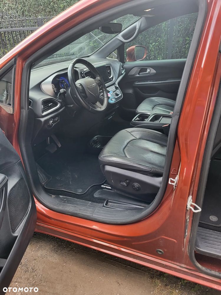 Chrysler Pacifica - 6