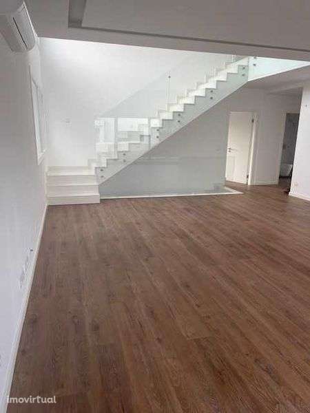 VENDE-SE MORADIA T4 - Acabamentos de Luxo - Grande imagem: 3/12