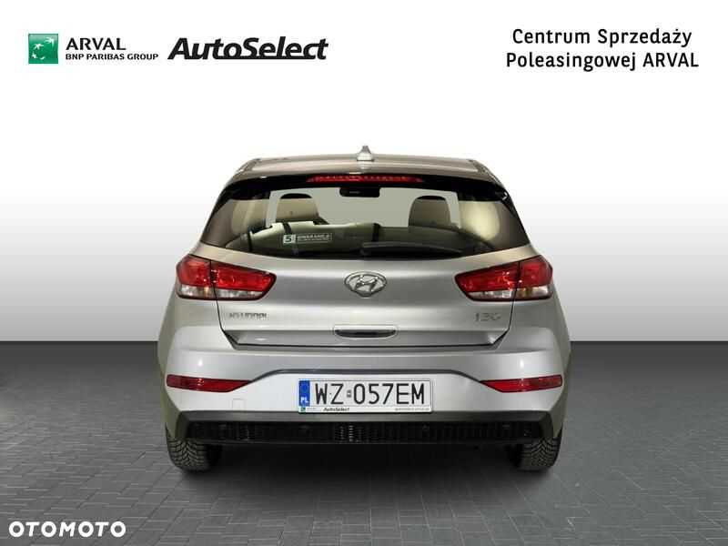Hyundai i30 1.5 DPI Classic + - 5
