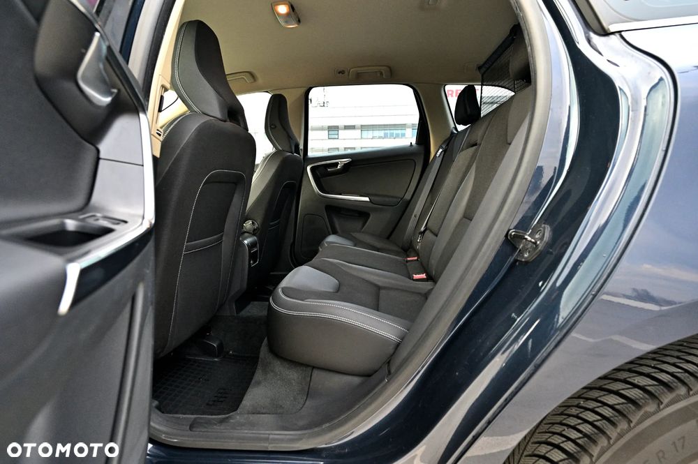 Volvo XC 60 D4 Momentum - 19