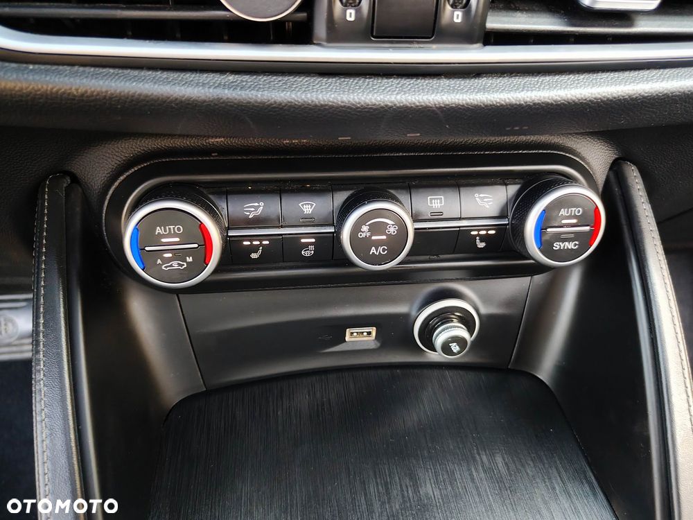 Alfa Romeo Stelvio 2.2 16V AT8 Super - 33