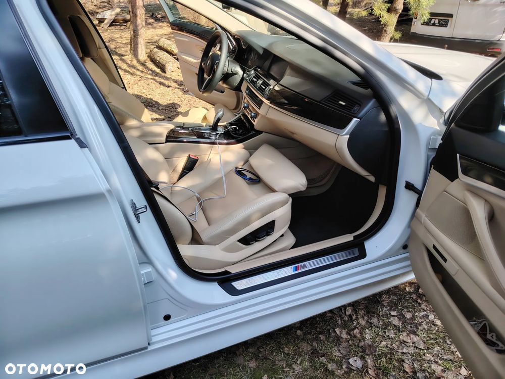BMW Seria 5 535i Sport-Aut - 12