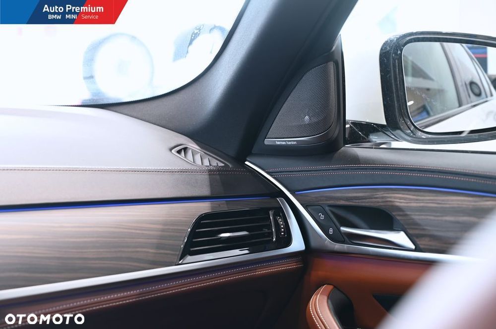 BMW Seria 5 530d xDrive mHEV - 18