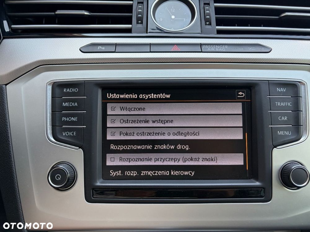 Volkswagen Passat Variant 2.0 TDI SCR DSG BlueMotion Comfortline - 23