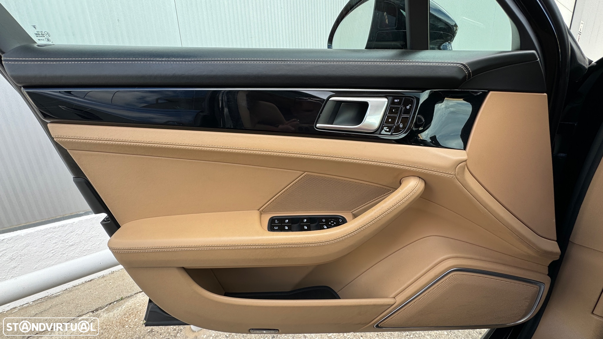 Porsche Panamera 4 E-Hybrid - 25