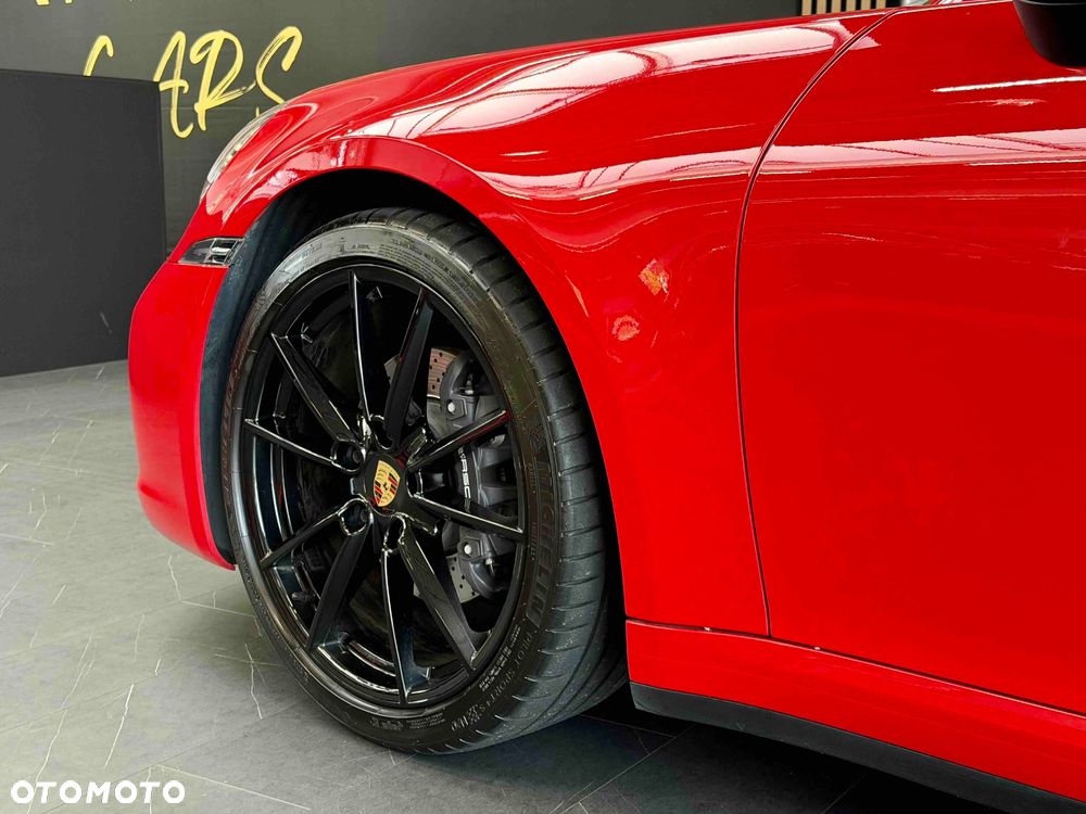 Porsche 911 Carrera - 26