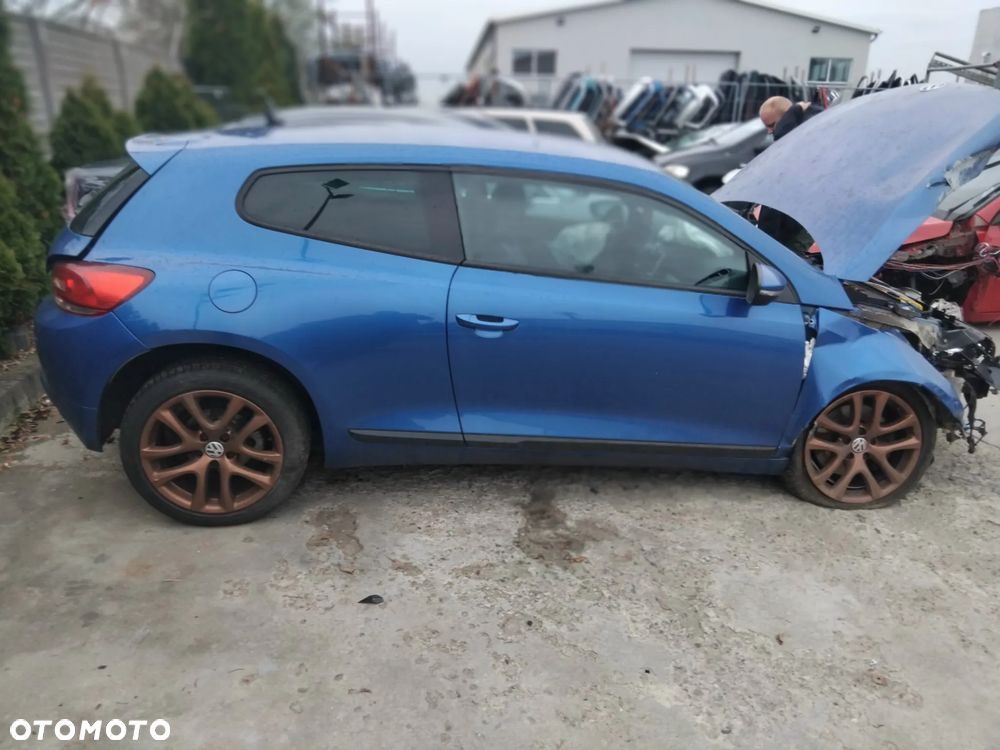 VW Scirocco z silnikiem 1,4 TSI Ozn. CAVD i skrzynią manualną 6 b ozn. KWB lakier kod LR5Z - 1
