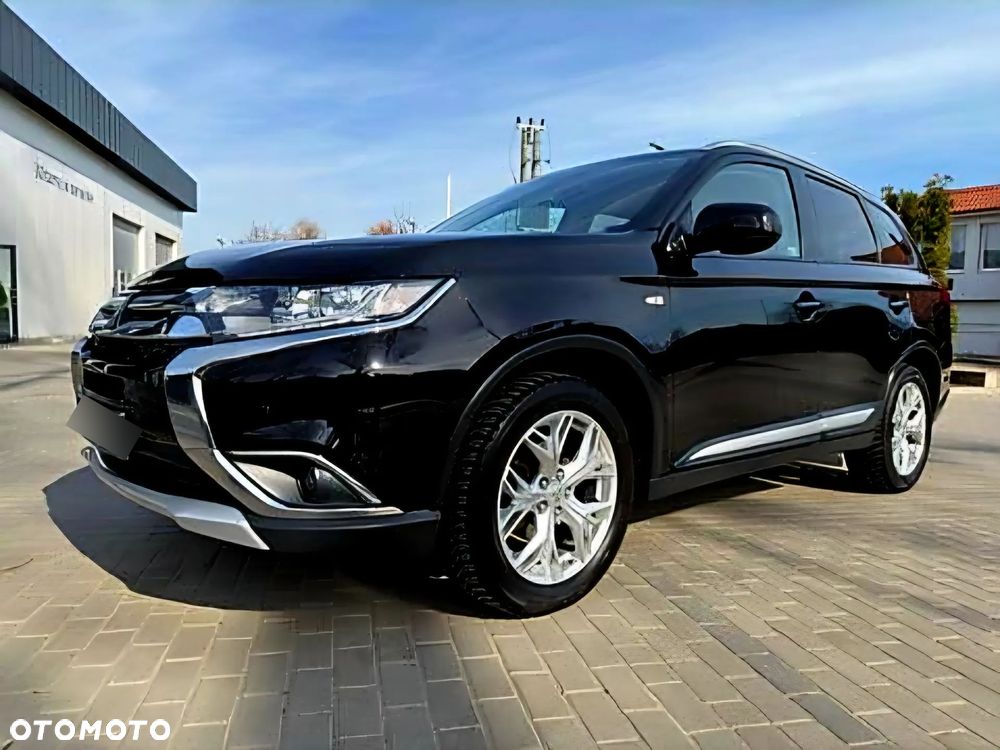 Mitsubishi Outlander 2.0 Invite + 2WD - 2
