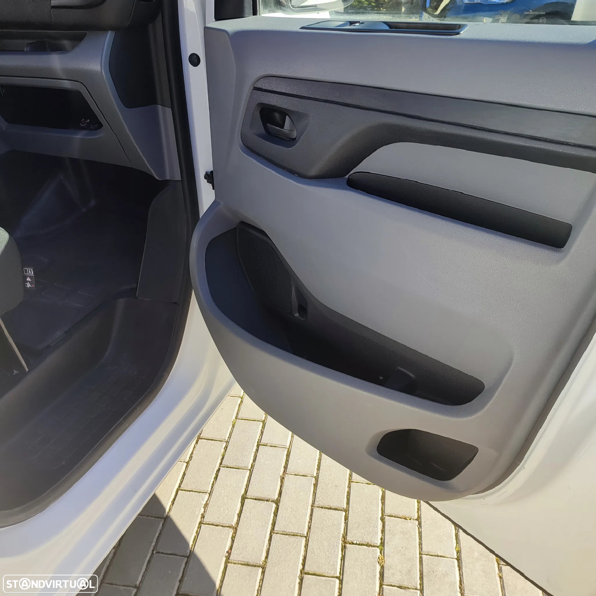 Opel Vivaro - 11