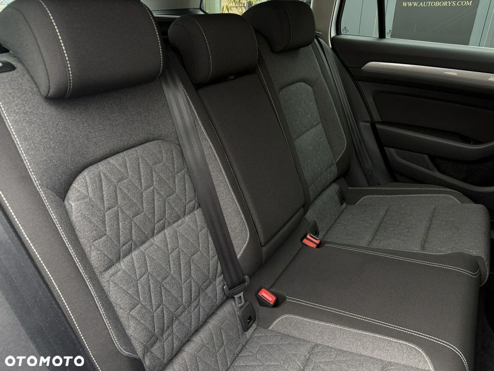Volkswagen Passat - 35