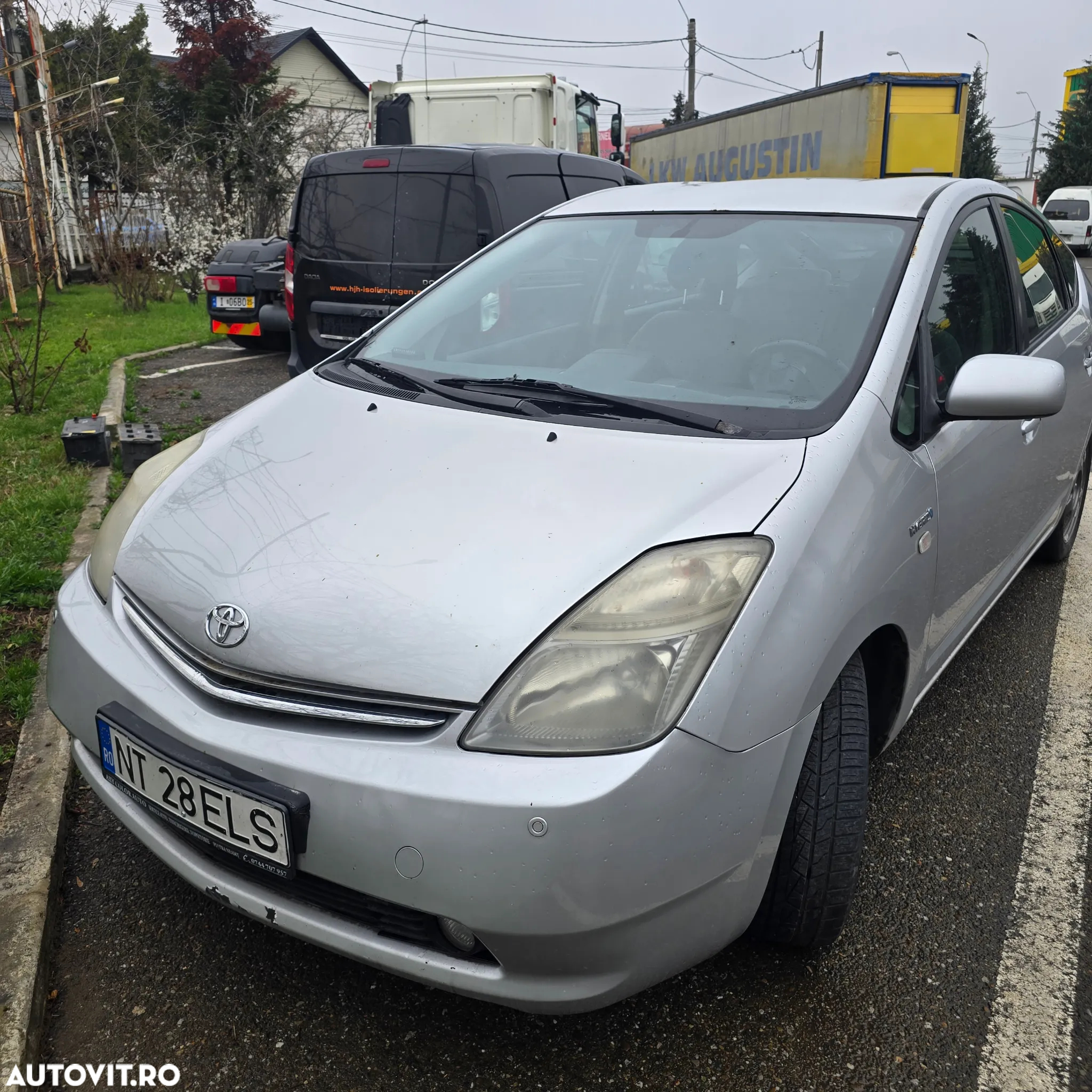Toyota Prius - 4