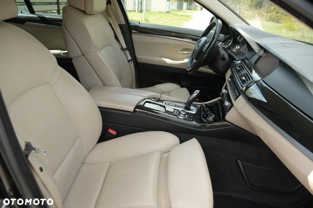 BMW Seria 5 525d - 17