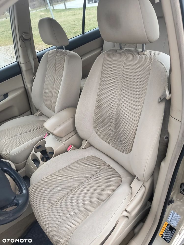 Kia Carens 2.0 CRDi Voyage - 13