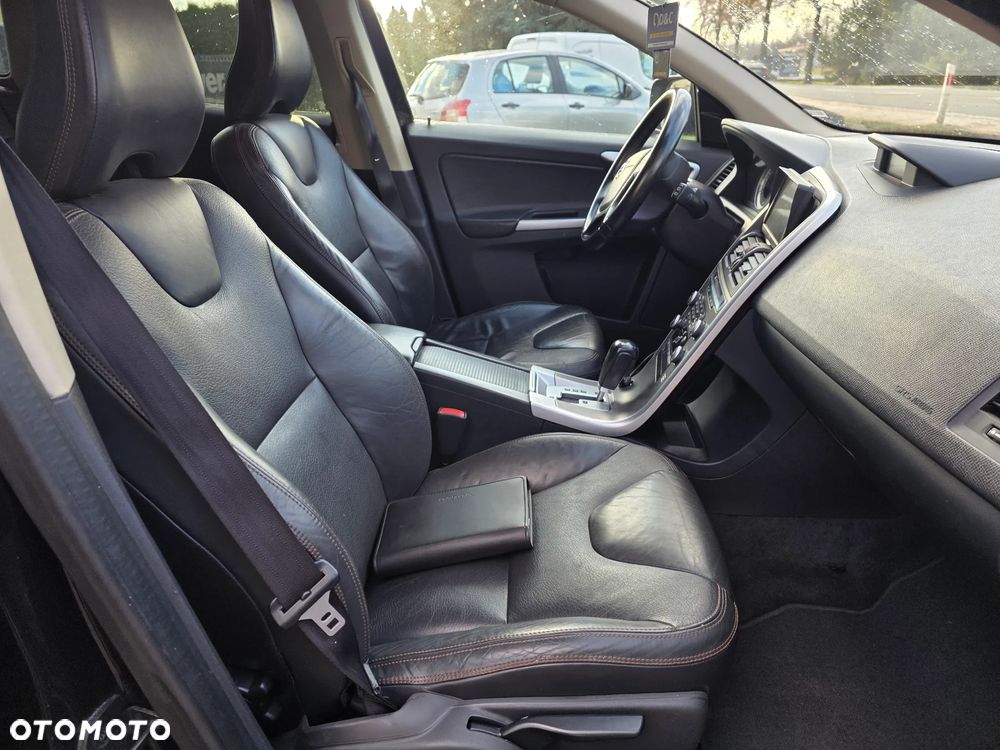 Volvo XC 60 D5 AWD Momentum - 8