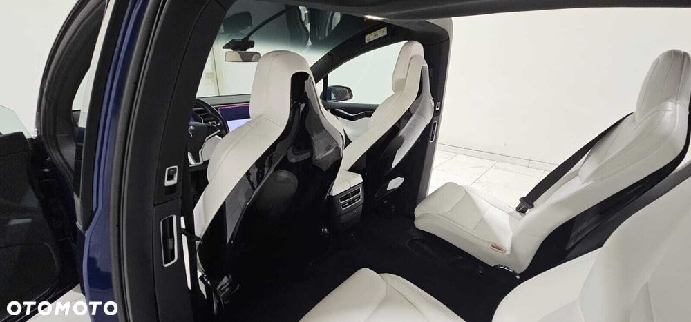 Tesla Model X - 20