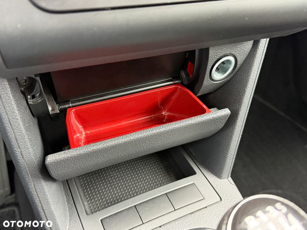 Volkswagen Touran - 27