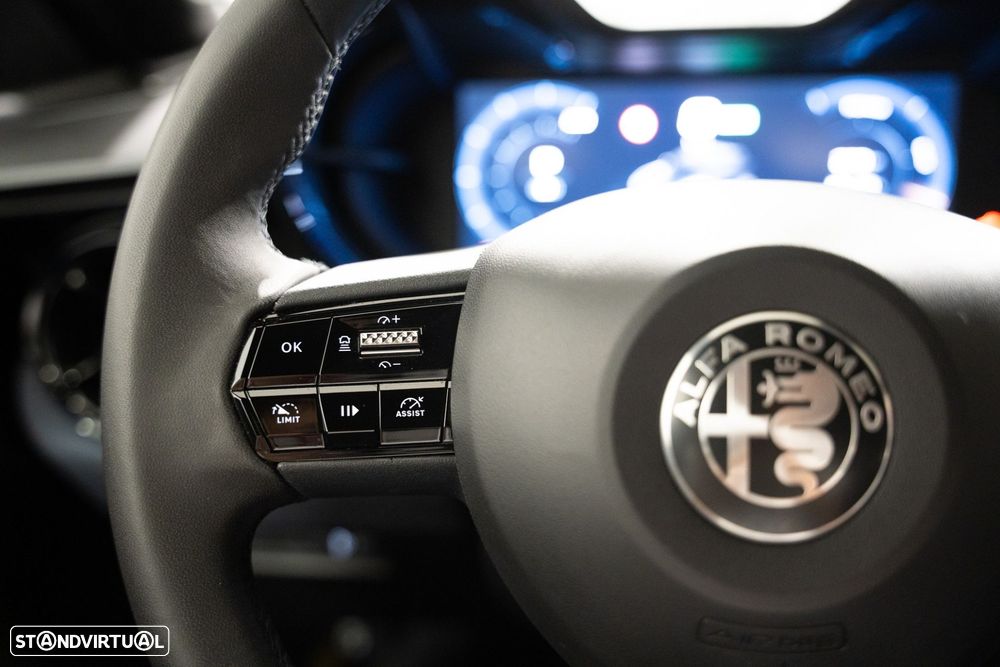 Alfa Romeo Junior 54 kWh Intensa - 13