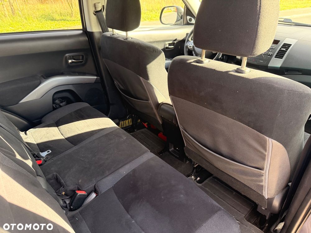Mitsubishi Outlander 2.4 Intense + CVT - 10