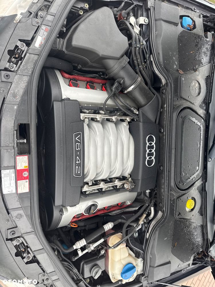 Audi A8 4.2 Quattro - 10