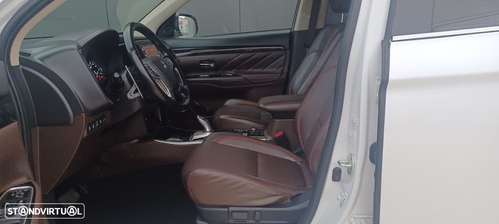 Mitsubishi Outlander - 16