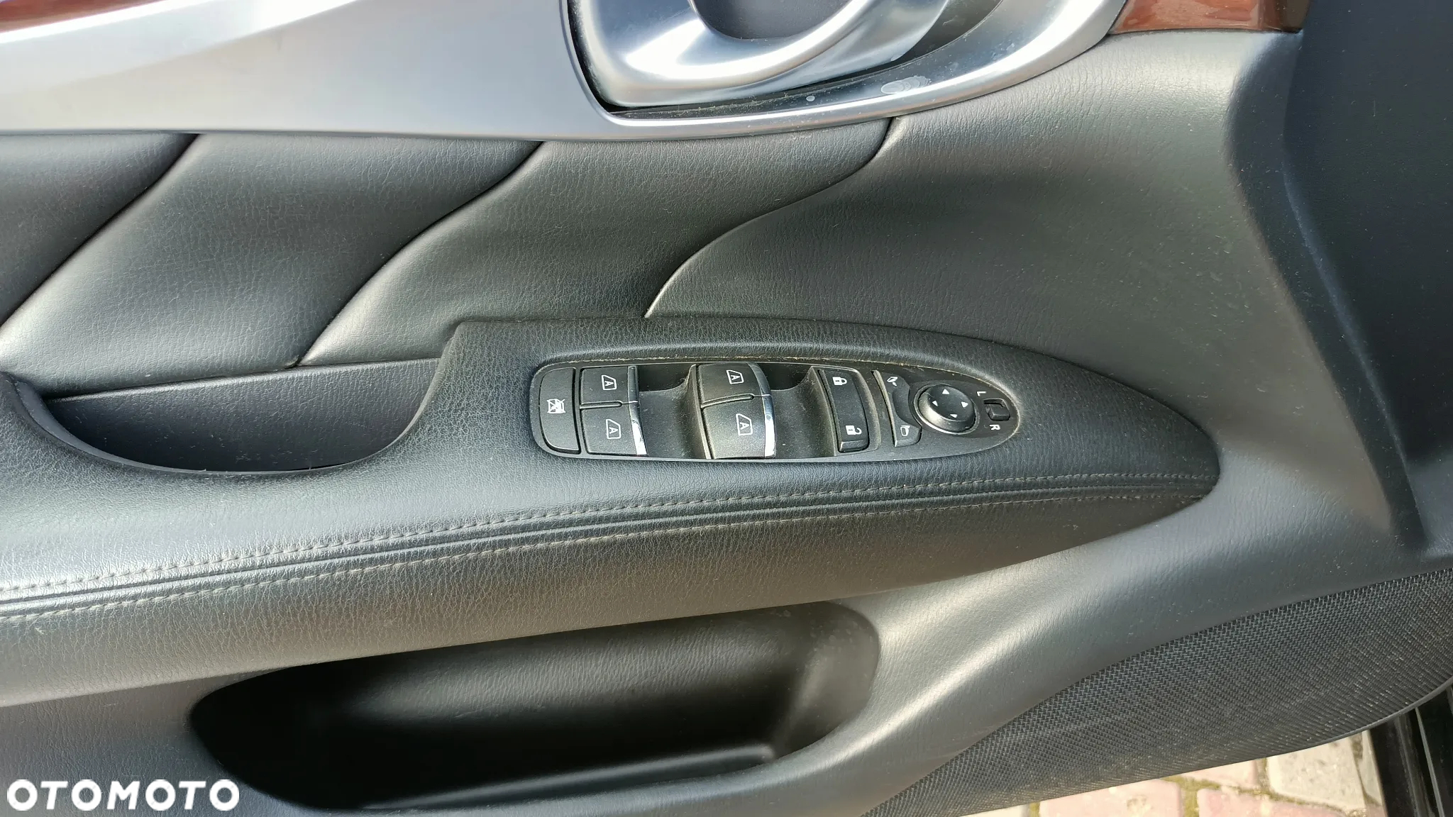 Infiniti Q70 - 15