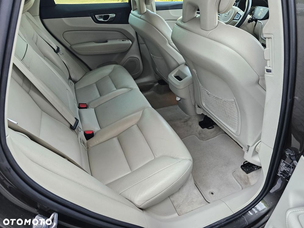 Volvo XC 60 D4 AWD Momentum - 18