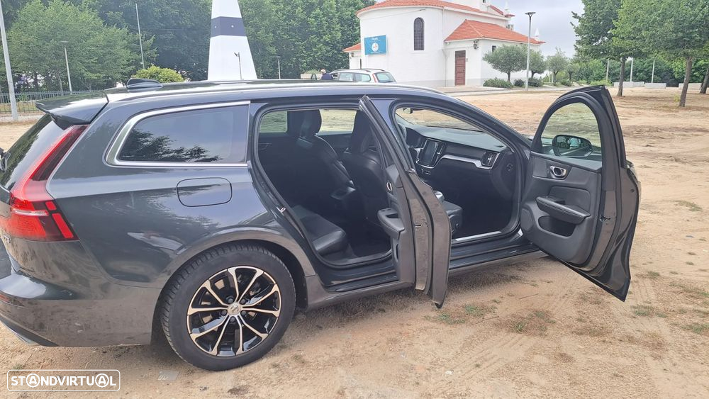 Volvo V60 2.0 D3 Momentum Plus - 3