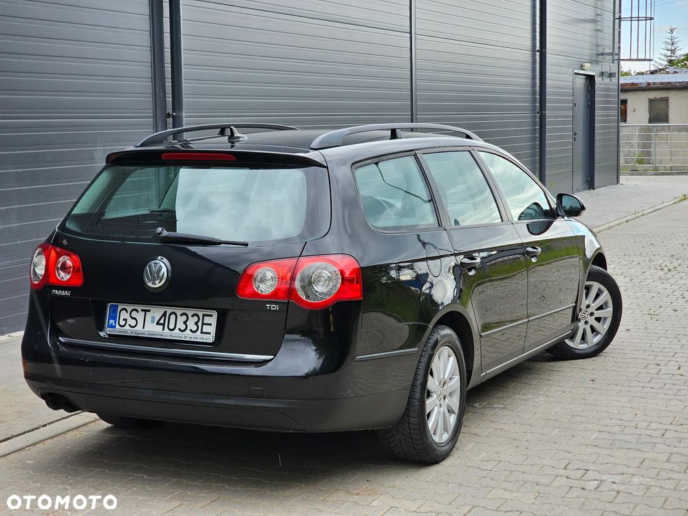 Volkswagen Passat 1.9 TDI DPF Sportline - 4