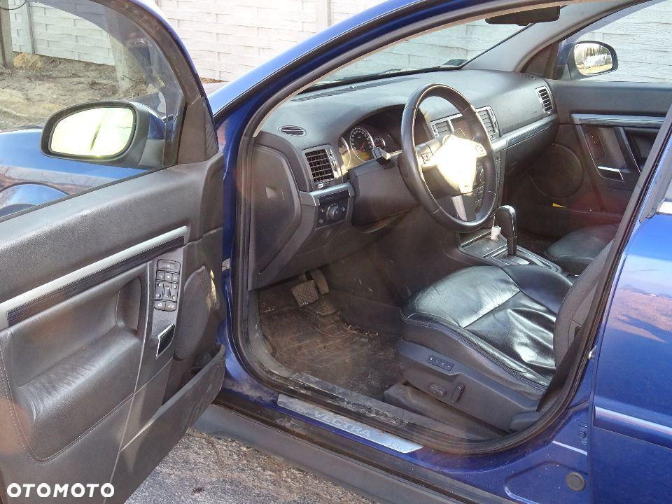 LAMPA LEWA TYLNA LEWY TYŁ W KLAPĘ OPEL VECTRA C KOMBI - 12