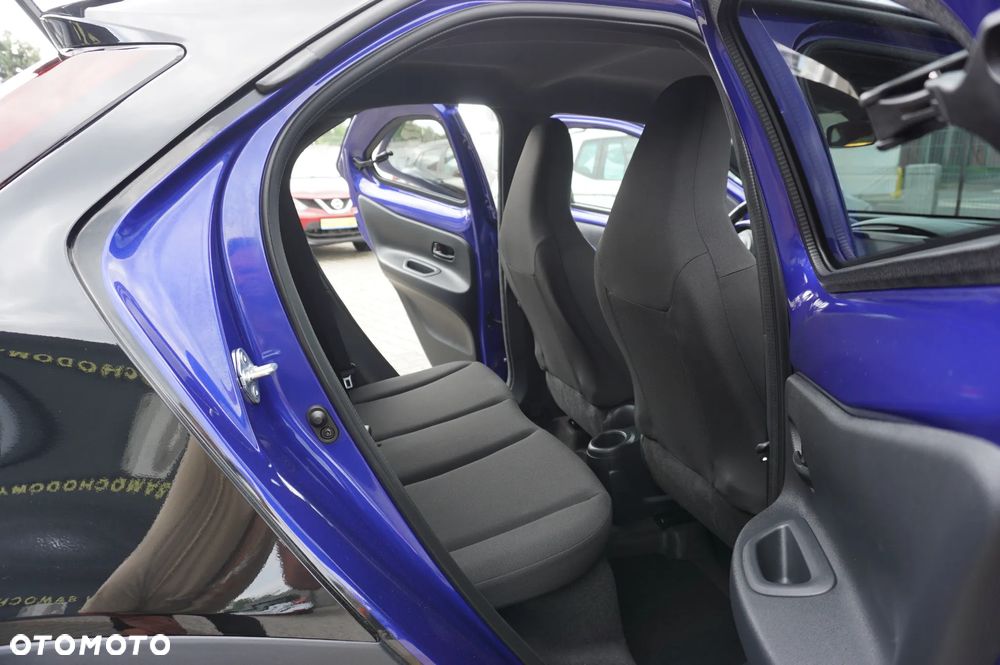 Toyota Aygo X x-shift x-play Team Deutschland - 30