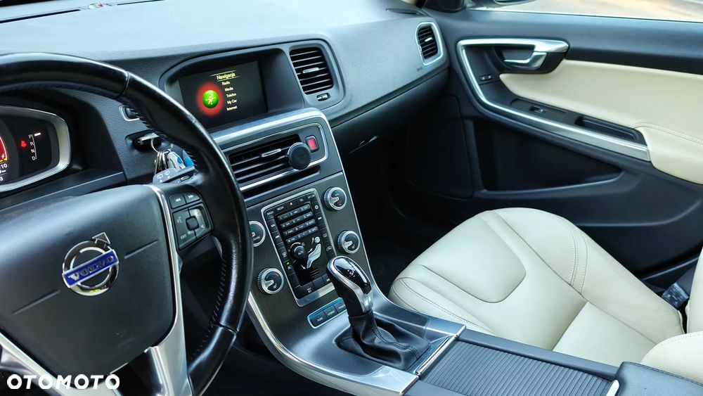 Volvo V60 D6 AWD Plug-in Hybrid Summum - 2