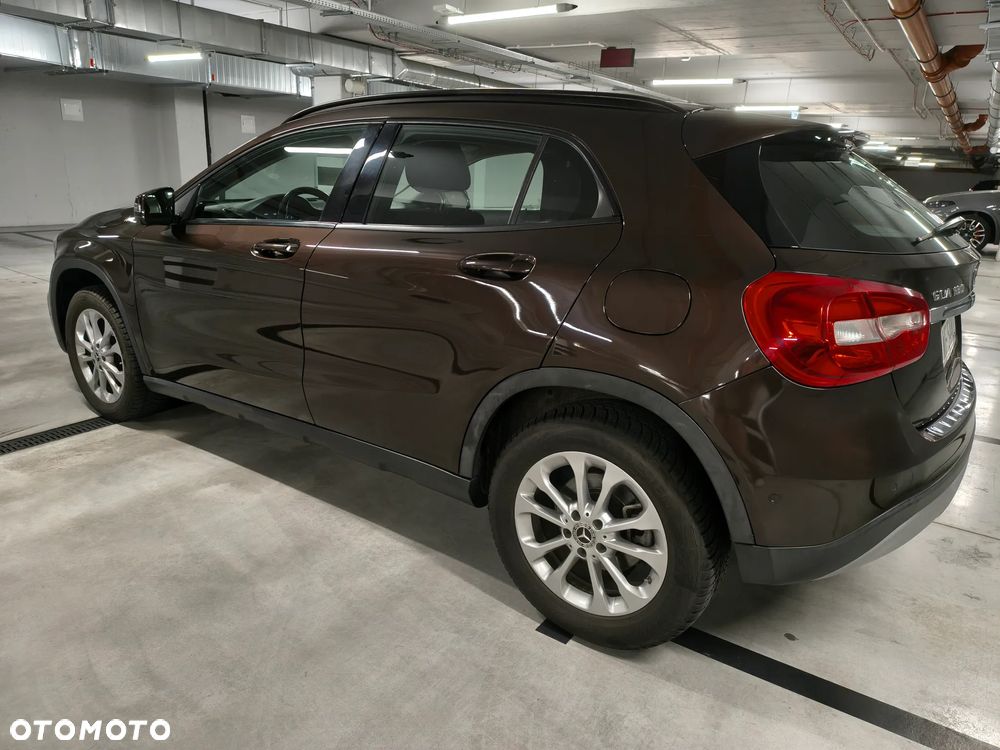 Mercedes-Benz GLA 180 - 6