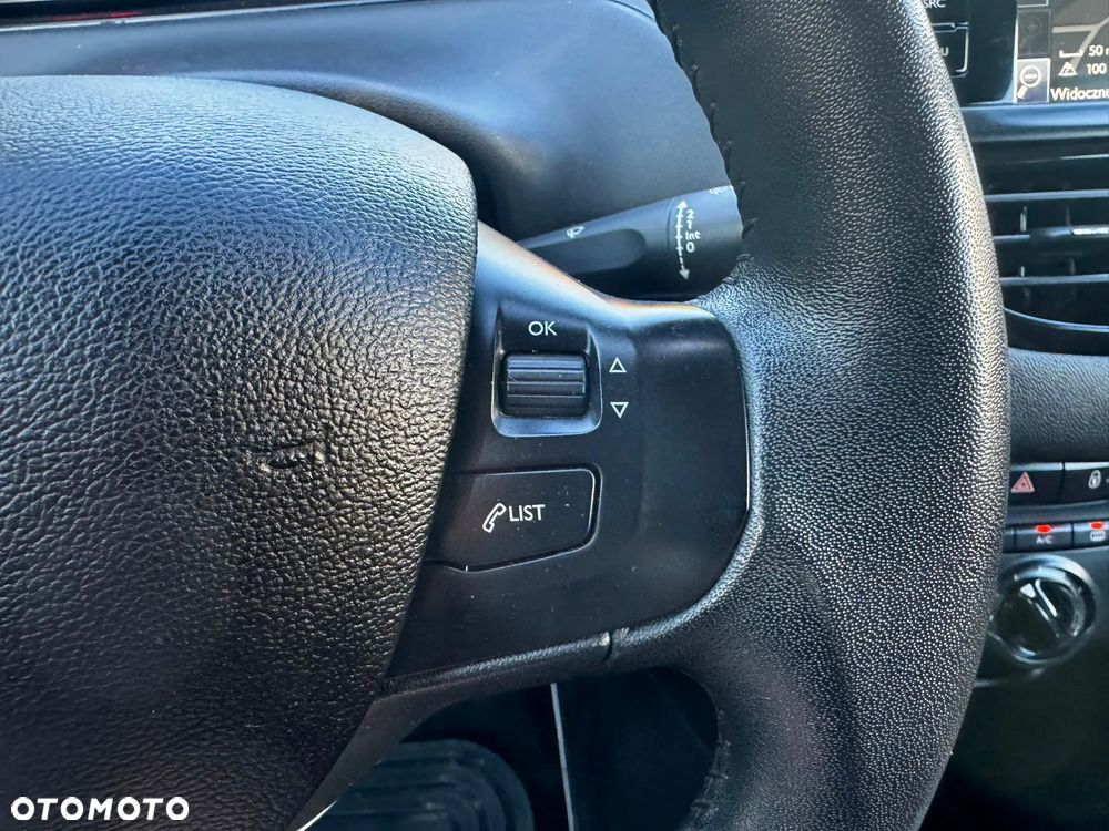 Peugeot 208 82 PureTech Style - 17